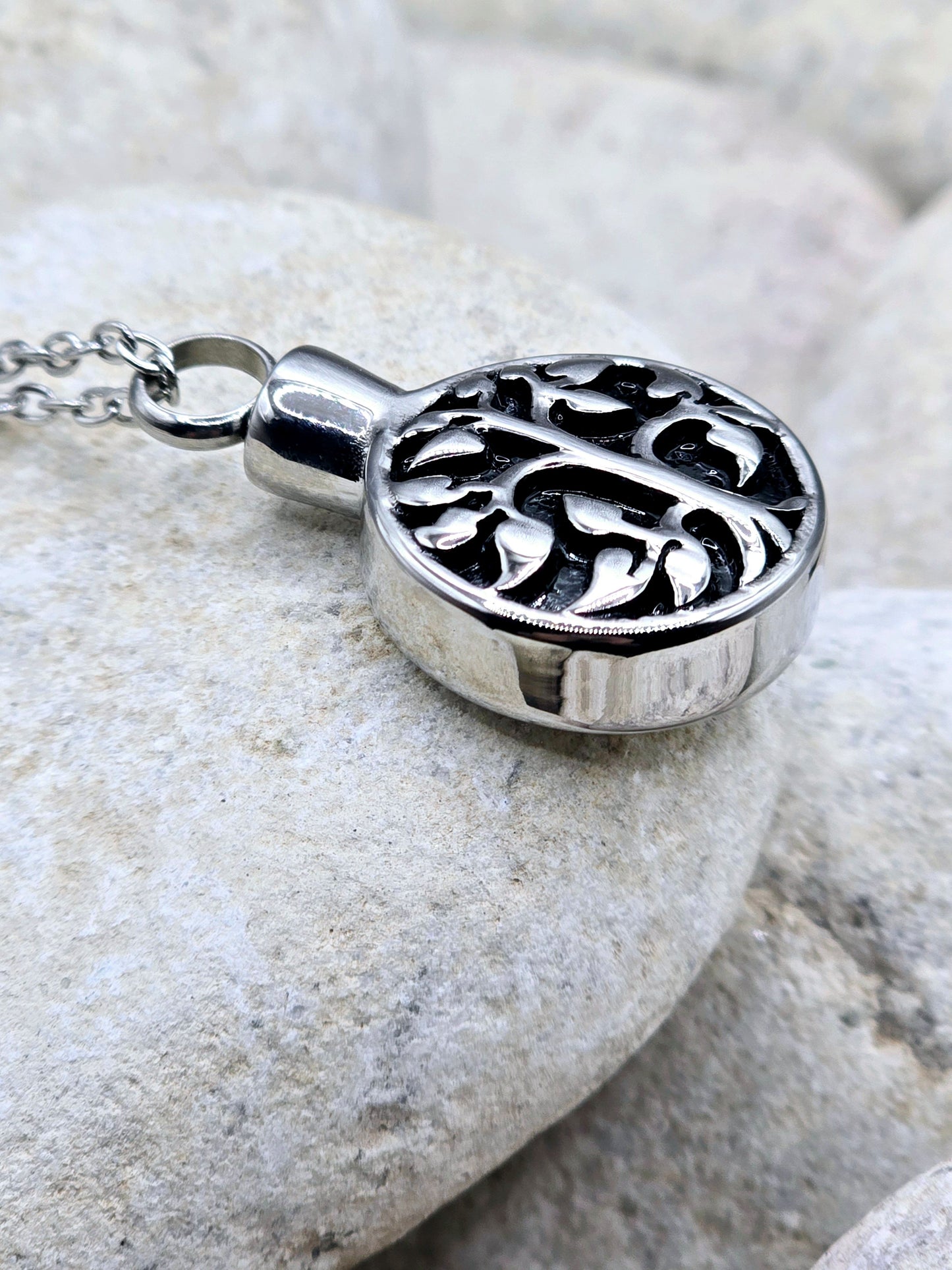 Tree urn pendant and chain