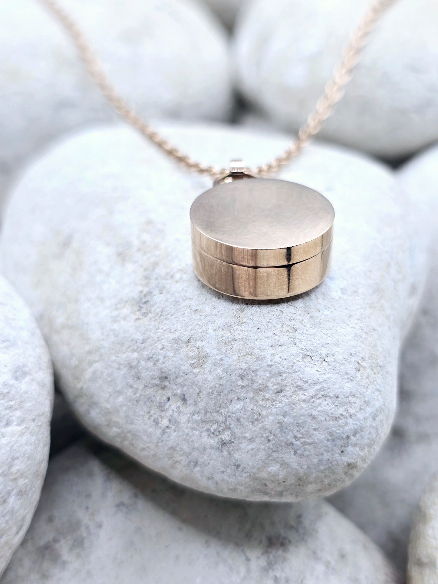 Stainless steel - plated rose gold urn necklace