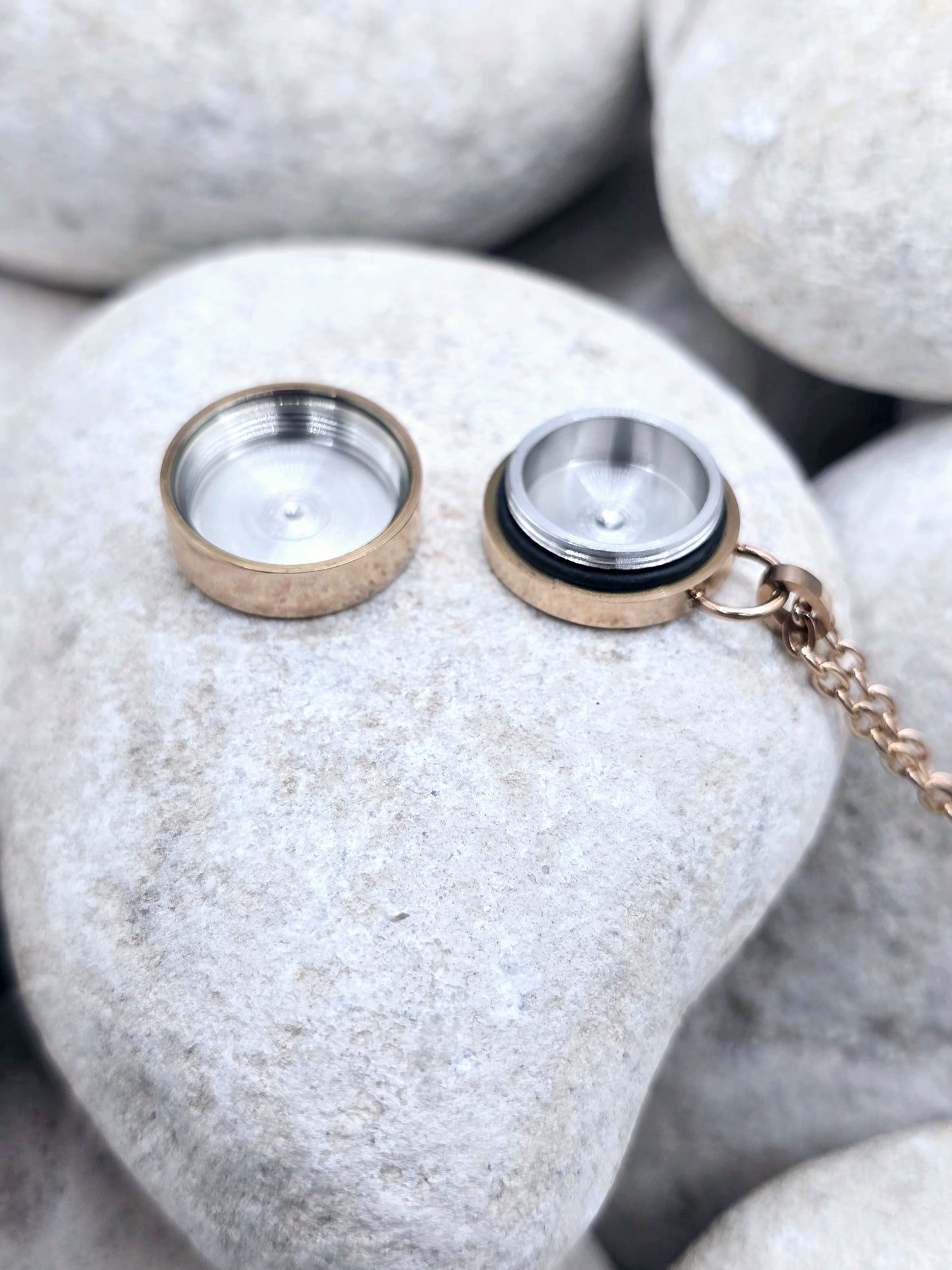 Stainless steel - plated rose gold urn necklace