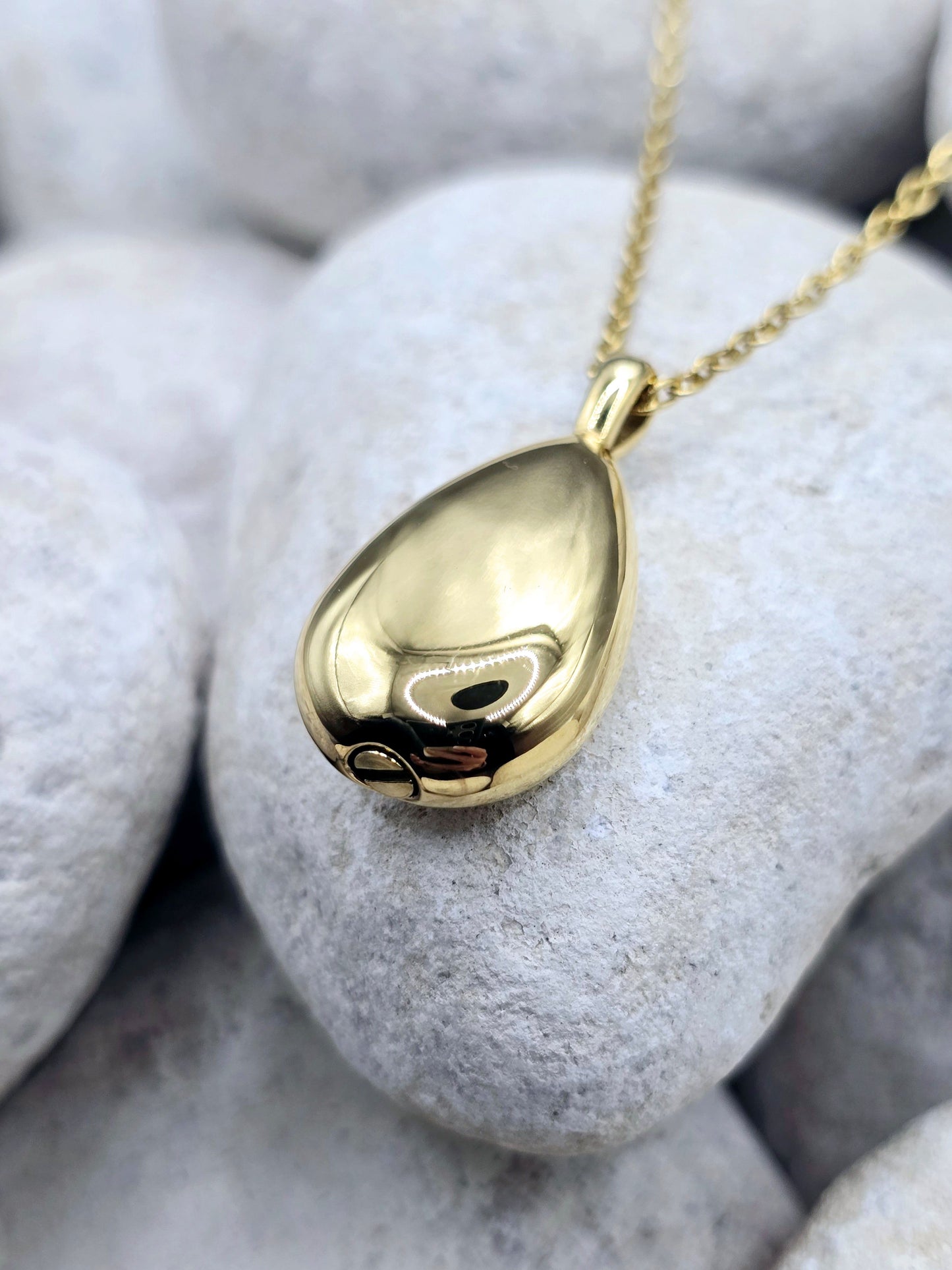 Teardrop urn pendant and chain