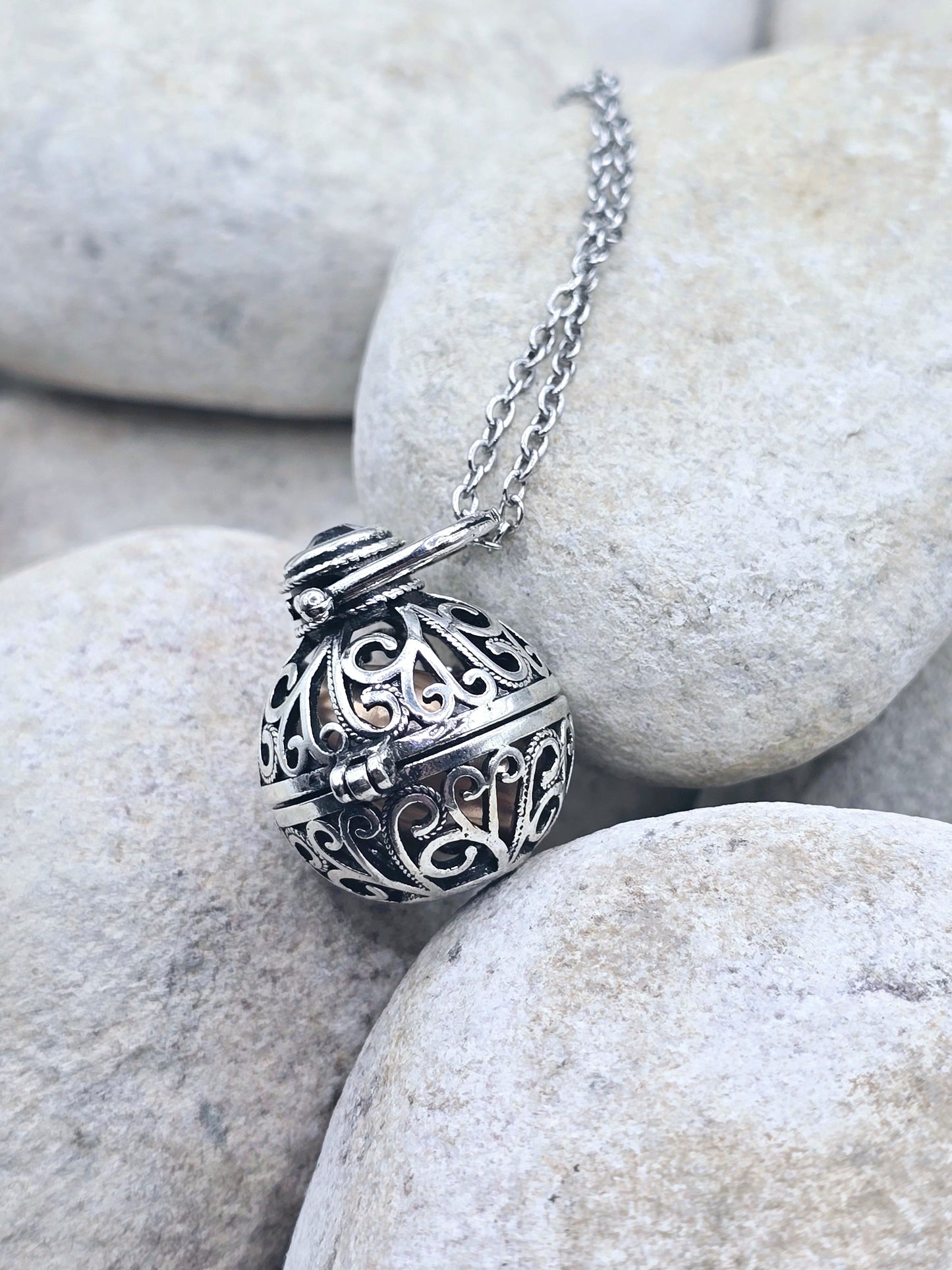 Detailed enclosed urn pendant and chain