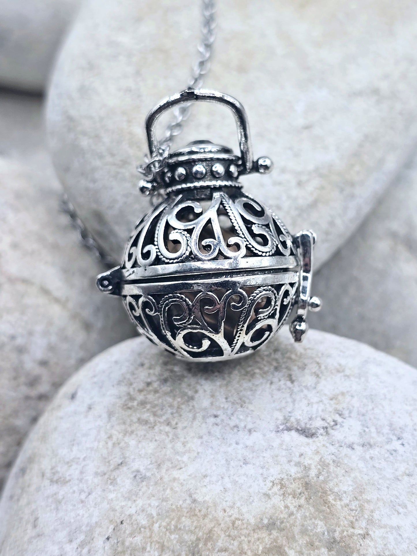 Detailed enclosed urn pendant and chain