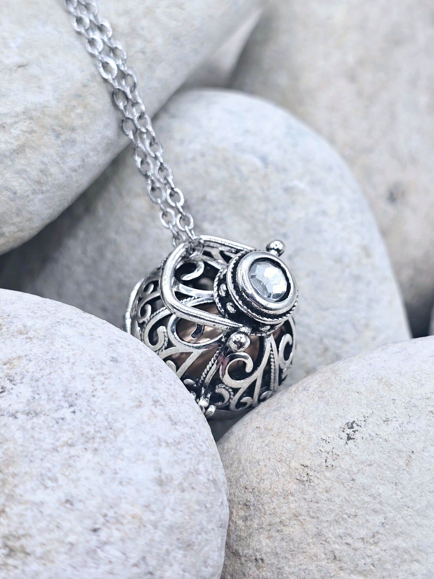 Detailed enclosed urn pendant and chain