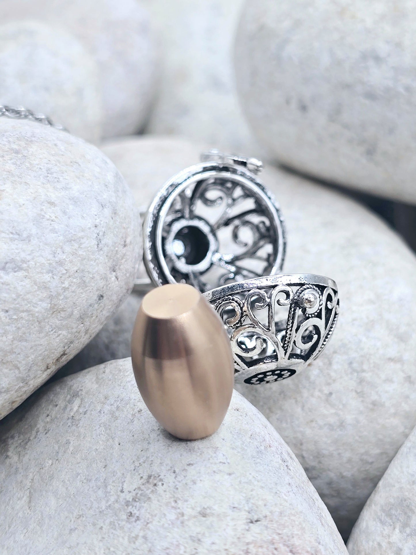 Detailed enclosed urn pendant and chain