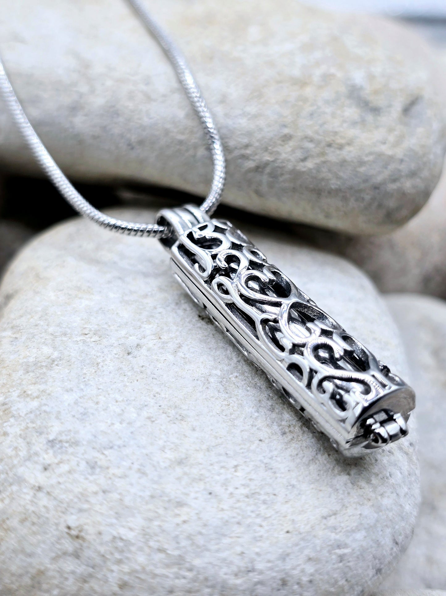 Stainless steel cylinder urn pendant and chain