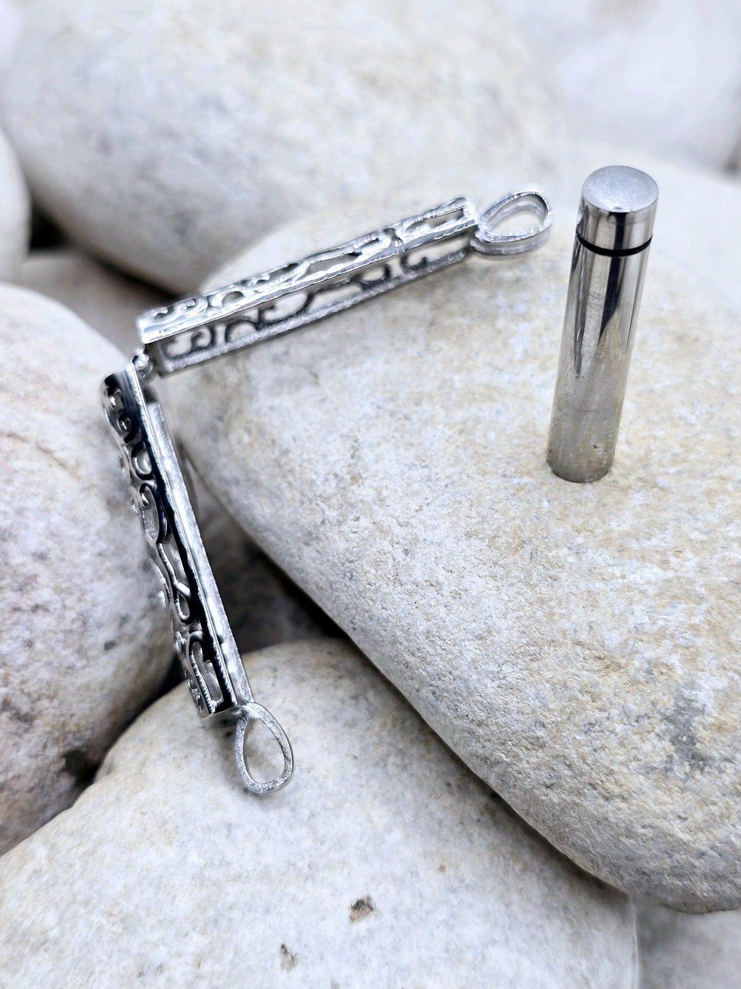 Stainless steel cylinder urn pendant and chain