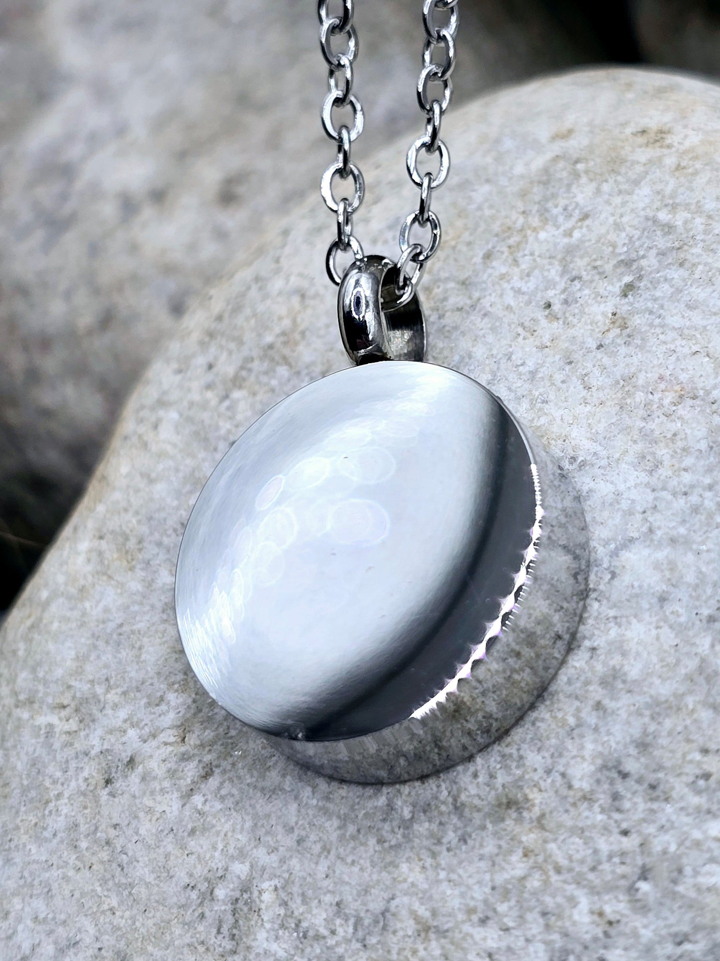 Stainless steel round urn pendant and chain