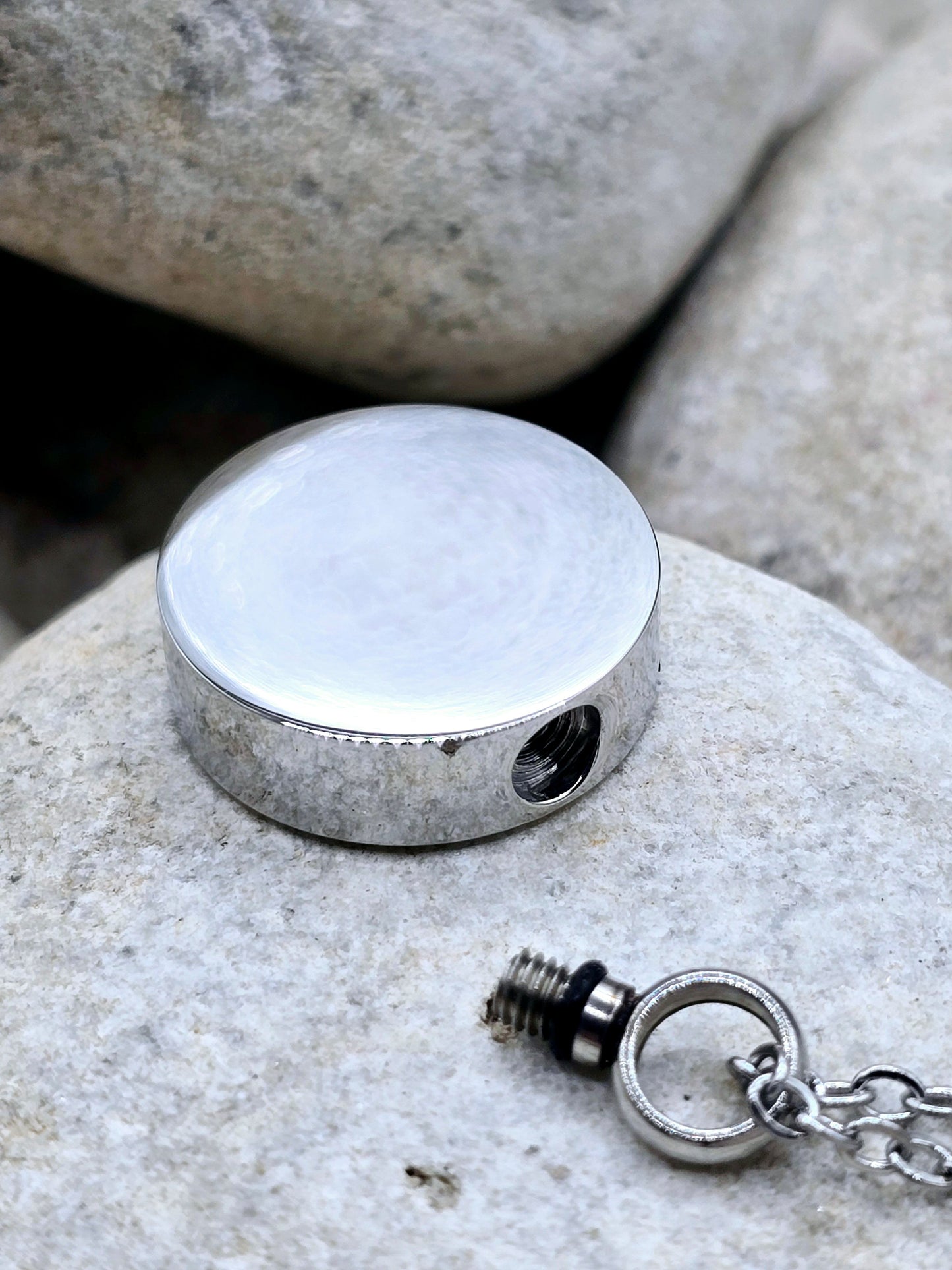 Stainless steel round urn pendant and chain