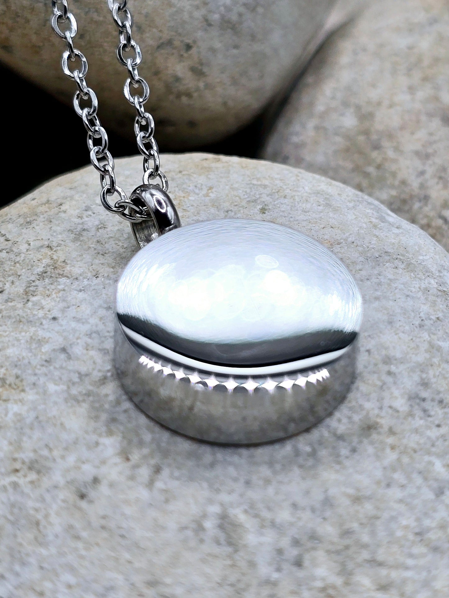 Stainless steel round urn pendant and chain