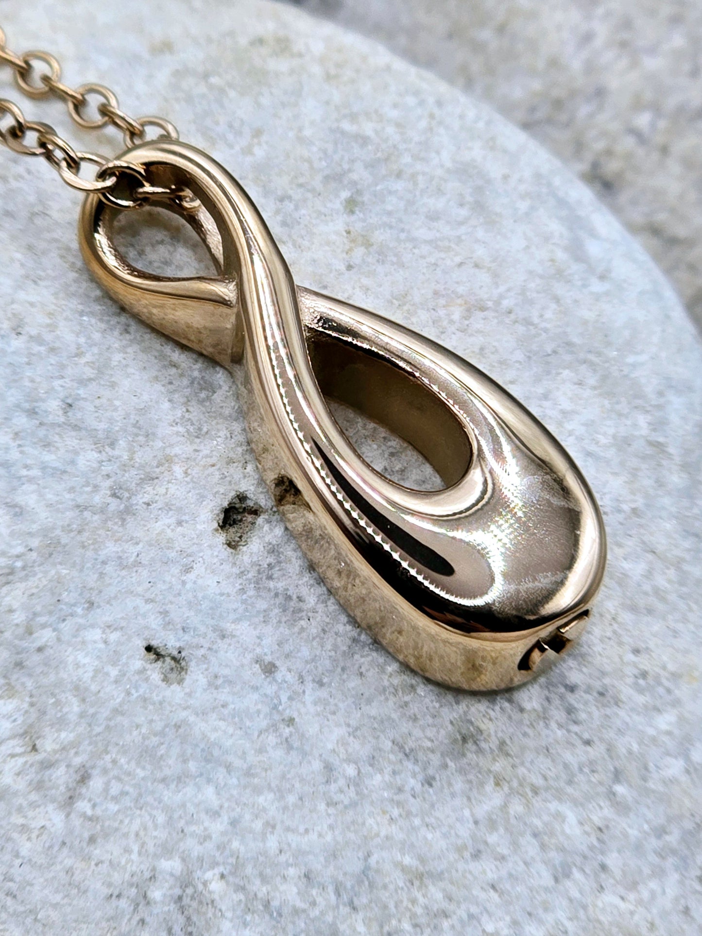 Rose gold infinity pendant and chain