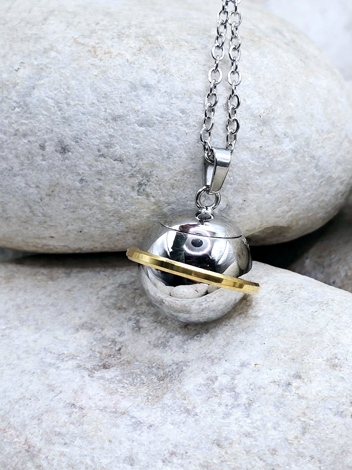 Stainless steel sphere pendant and chain