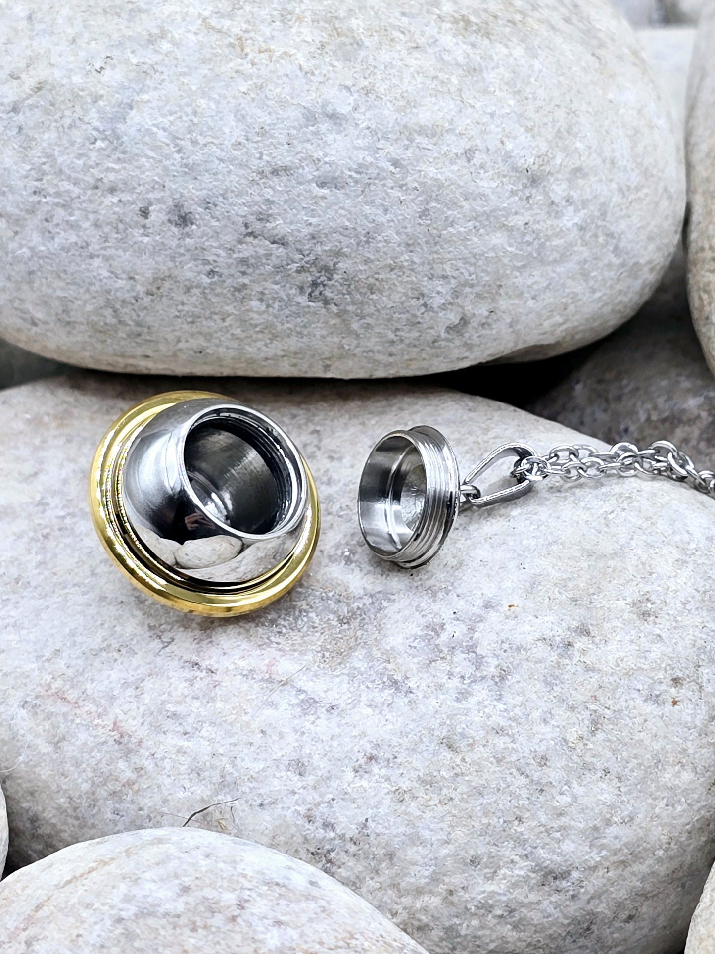 Stainless steel sphere pendant and chain
