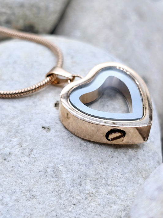 Glass heart pendant and chain