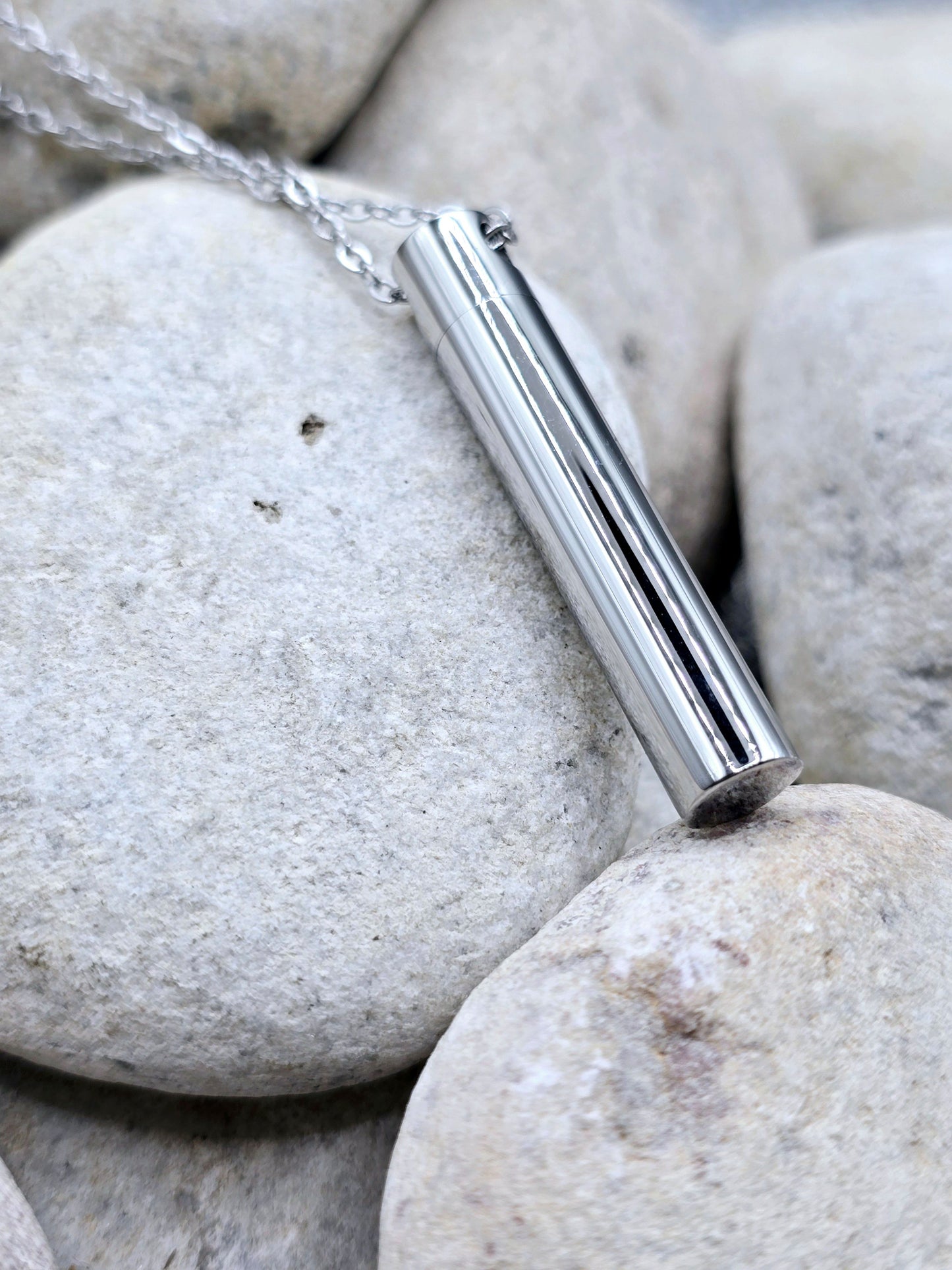 Cylinder urn pendant and chain